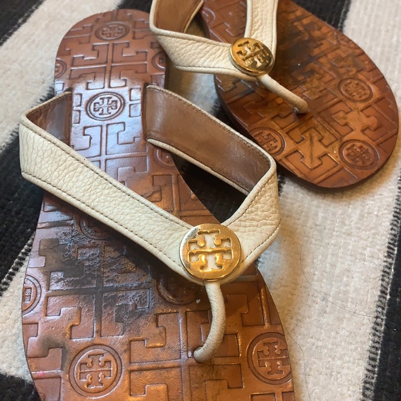 Tory Burch Thora Leather Flip Flop - Picture 2 of 8